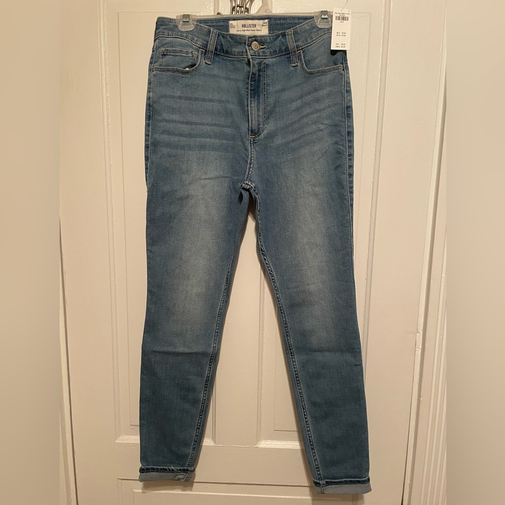 Hollister Curvy High-Rise Super Skinny Jeans